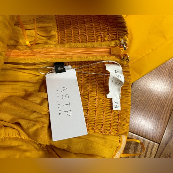 ASTR the Label, Off Shoulder Yellow Dress XS NWT - Picture 6 of 7